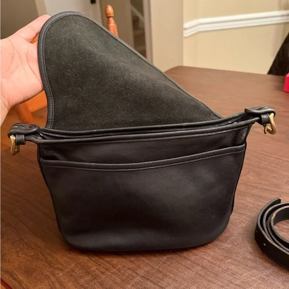 Coach Black Leather Crossbody Bag with Flap Closure - Picture 5 of 6